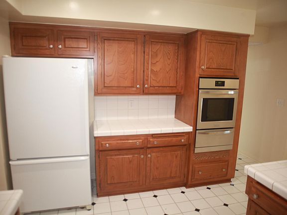 5th image of 13932 Emelita St