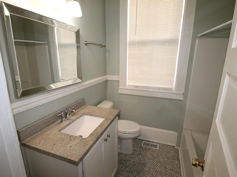 116 W 39th St — Photo 13