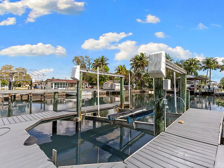 4814 Regal Dr — Photo 22
