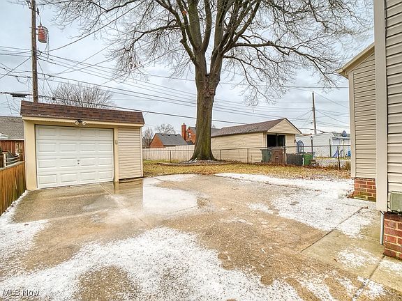 3rd image of 7810 Deerfield Dr