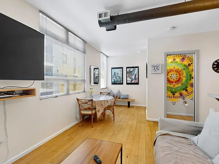 343 Platinum St SW #B — Photo 3