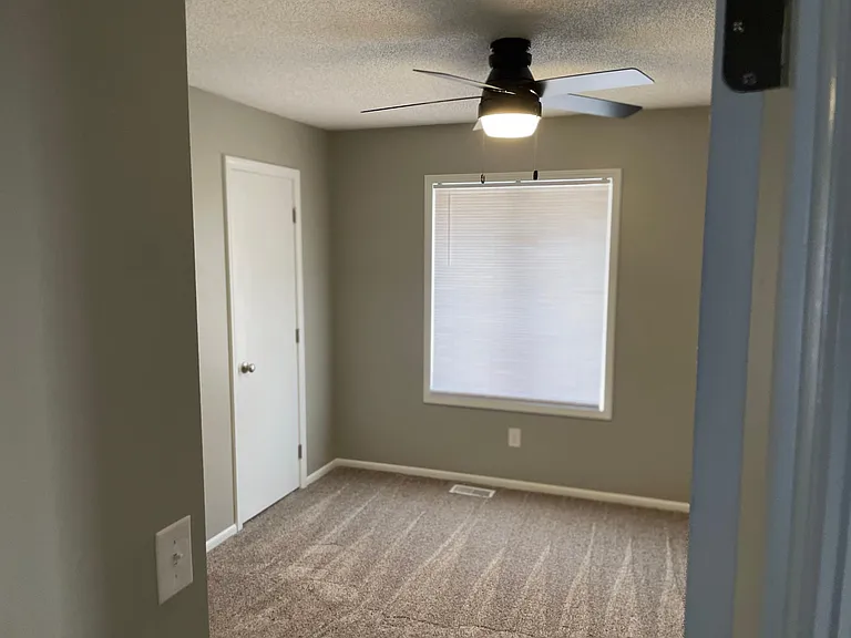 202 N Lightburne St — Photo 5