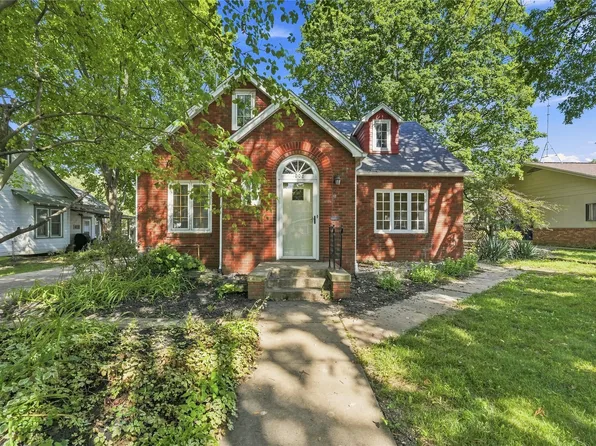 1008 W 1st St, Pella, IA 50219