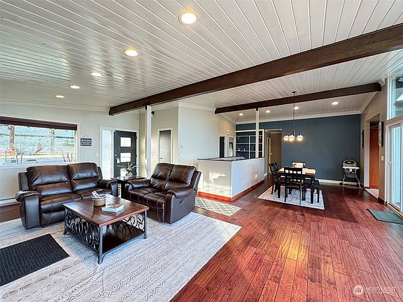 5th image of 233 E Panorama Lane