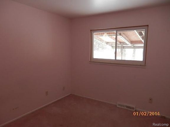3rd image of 34850 Hiveley St