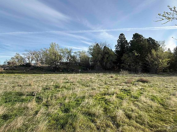 3rd image of 2934 E Little Basin Rd