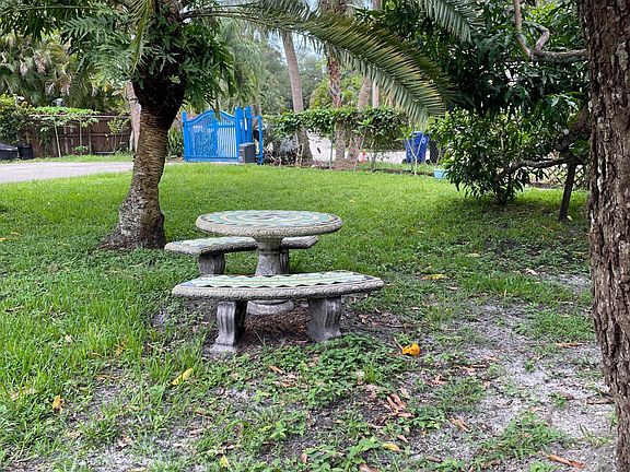 5th image of 639 Coconut Dr