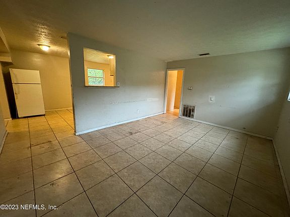 4th image of 2422 HUGH EDWARDS Drive