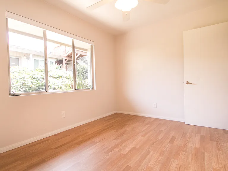 Charming 1br/1ba with Mid Century Touches in Ocean Beach/Point Loma — Photo 12