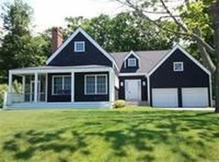 3035 Lakeshore Dr, Fennville, MI 49408