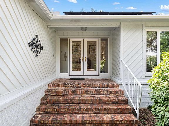 3rd image of 3993 Bay Pointe Dr