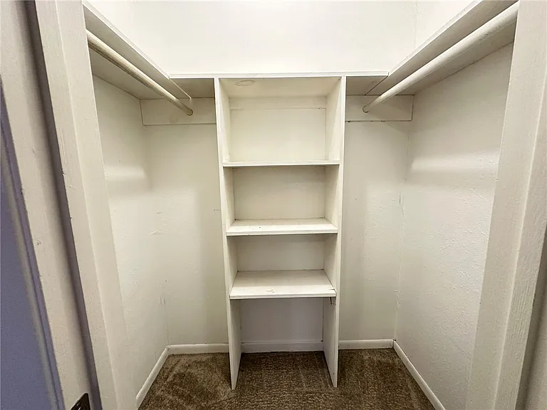 2114 Saint Charles Dr — Photo 20
