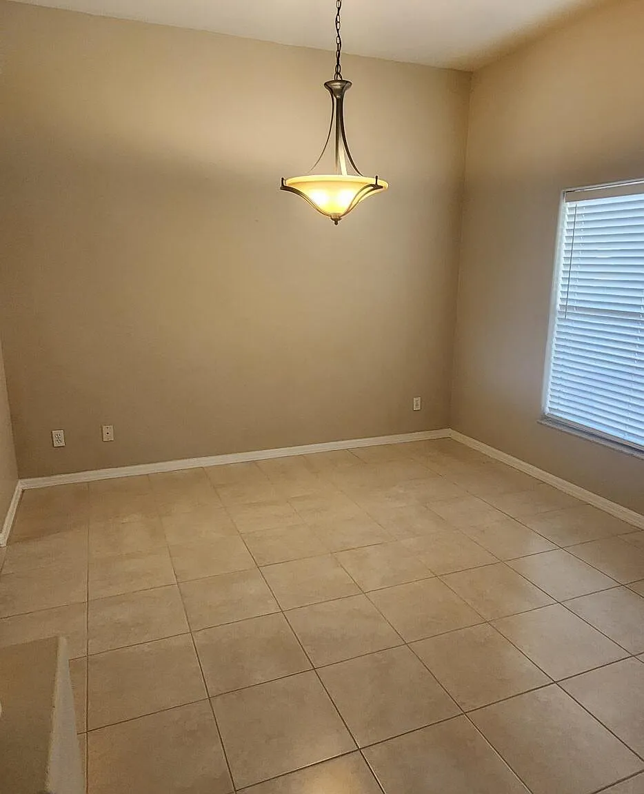 4 bed, 2.0 bath, 1872 sqft, $3,100 — Photo 4