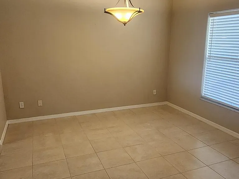 3800 Sunbeam Ct — Photo 4