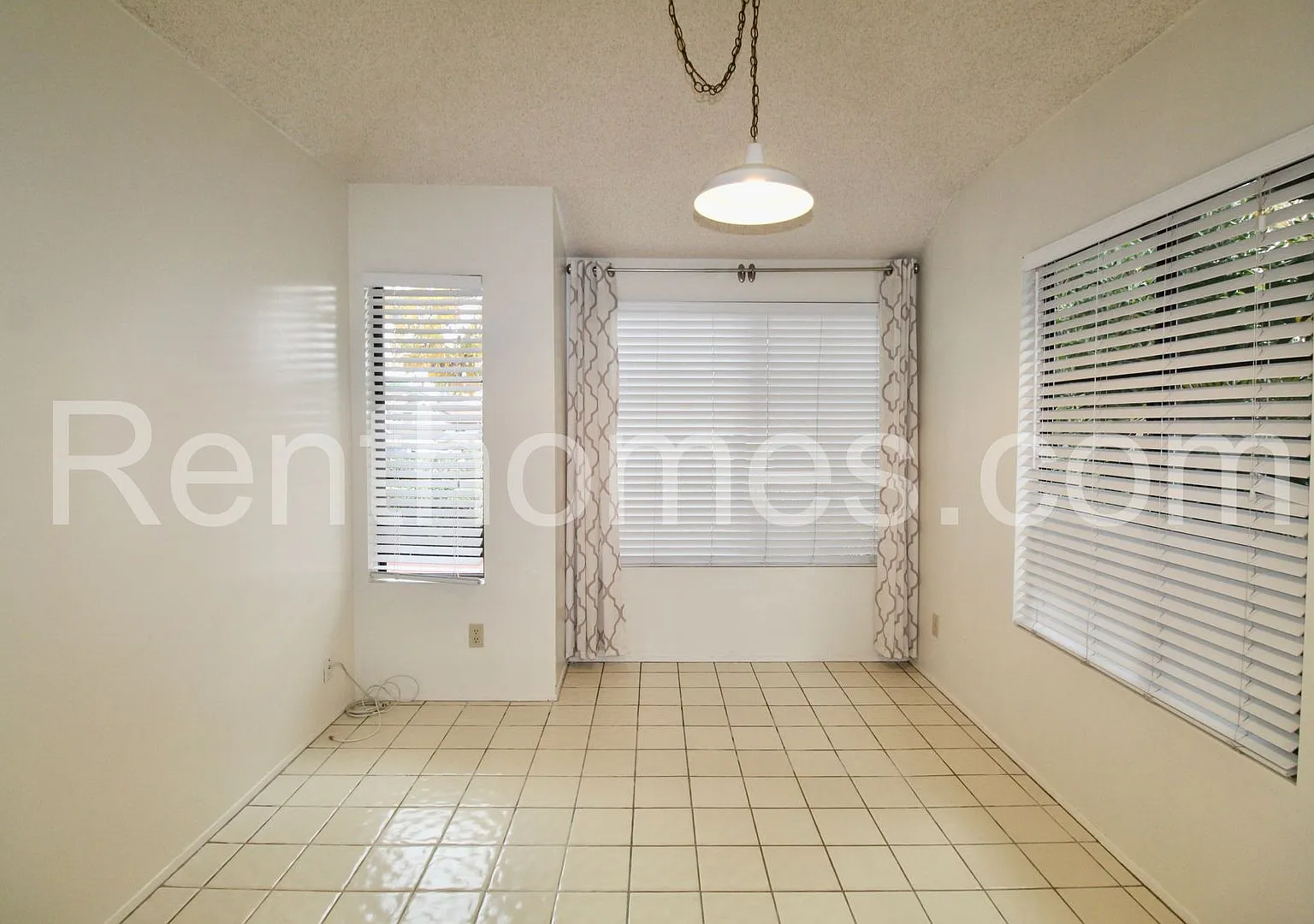 Penasquitos, Close to Schools, Shopping, and Community parks! — Photo 3