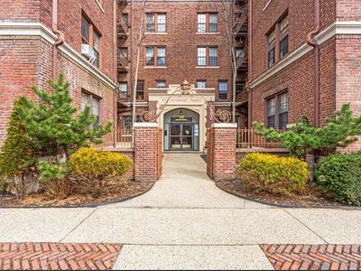 150 Burns St APT 1GH, Flushing, NY, 11375