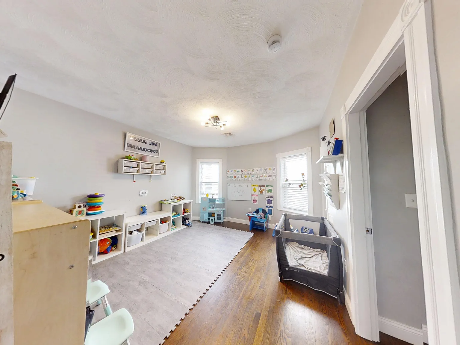 3 bed, 792 sqft, $3,000 — Photo 3