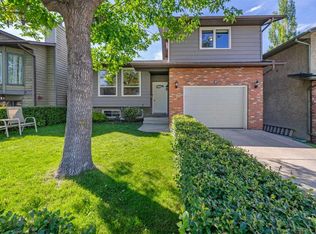 7 E Bernard Ct NW, Calgary, AB T3K 2B3