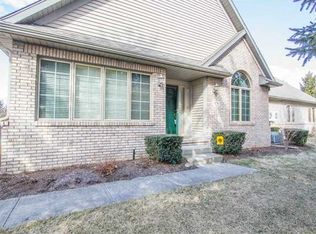 104 Saint Martin Dr, Perrysburg, OH 43551