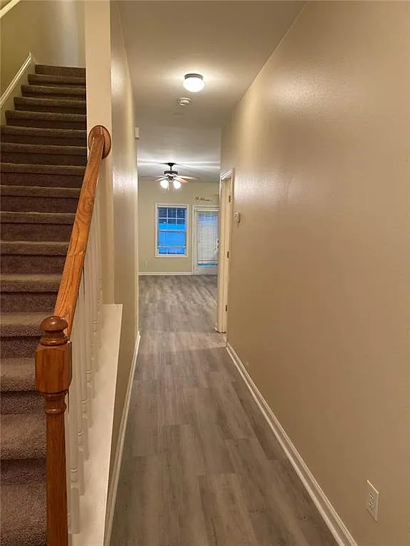 3 bed, 2.0 bath, 1621 sqft, $1,800 — Photo 4