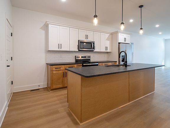 4th image of 4026 University Ave #A
