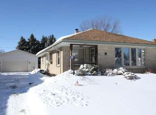2523 S 84th St, West Allis, WI 53227