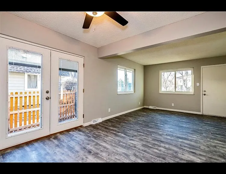 1135 S Oneida St #B — Photo 12