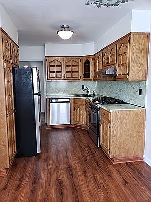 3rd image of 2826 48th St #2