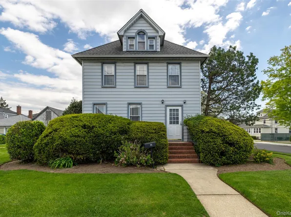 35 N Corona Avenue, Valley Stream, NY 11580