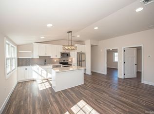 1090 New York Ave #PENTHOUSE, Huntington Station, NY 11746