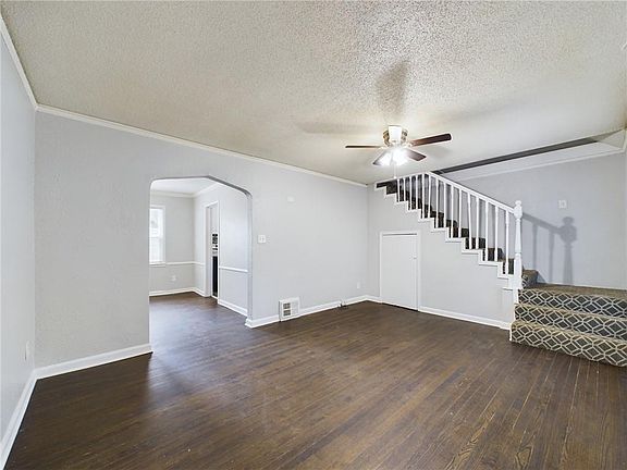 2nd image of 5015 E 40th St