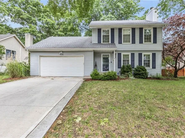 12553 S Brougham Dr, Olathe, KS 66062