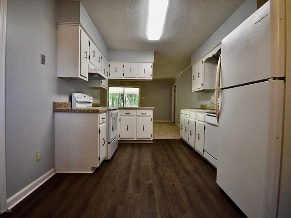 3rd image of 3825 Bryn Mawr Dr