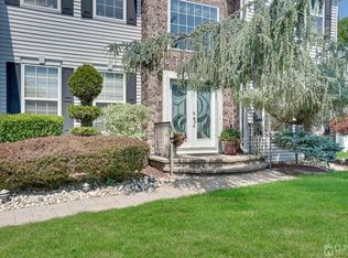 17 Samantha Way, Spotswood, NJ 08884