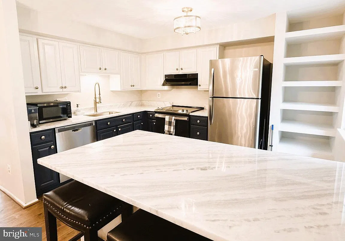 3 bed, 2.5 bath, 1830 sqft, $3,000 — Photo 2
