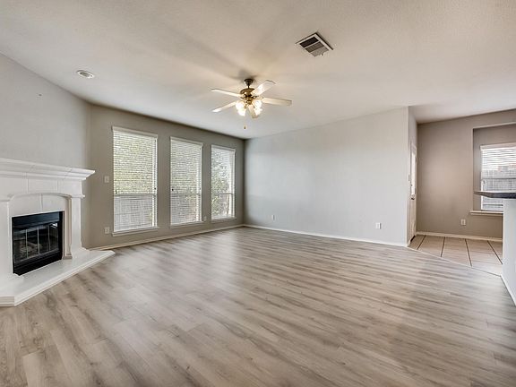 5th image of 4029 Martinsburg Dr
