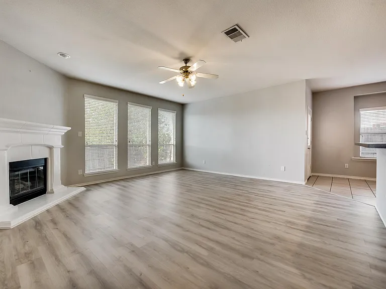 4029 Martinsburg Dr — Photo 5