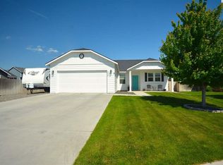 2462 Hickory Dr, West Richland, WA