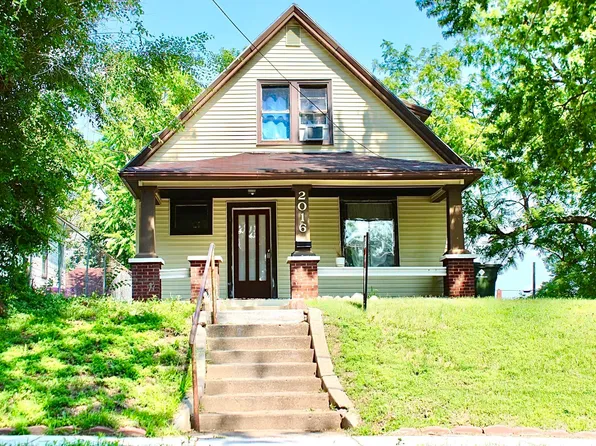 2016 Iowa St, Sioux City, IA 51104