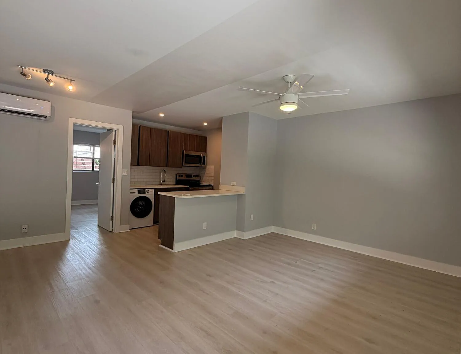 1 bed, 1.0 bath, 4337 sqft, $1,800 — Photo 2