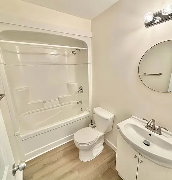 114 Clarence Ave — Photo 8
