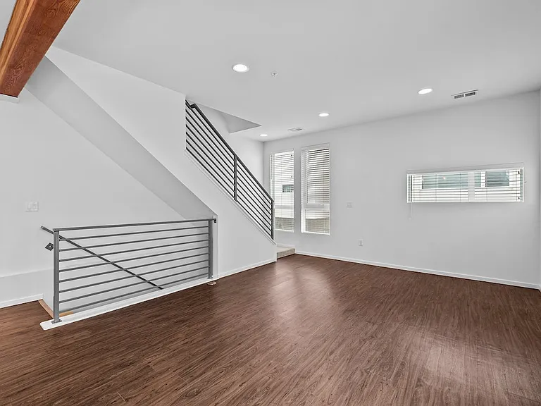 1711 Hooker St #6 — Photo 4