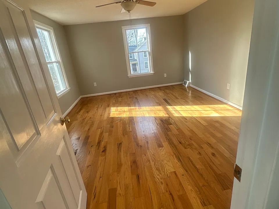 8 Bicycle St #10