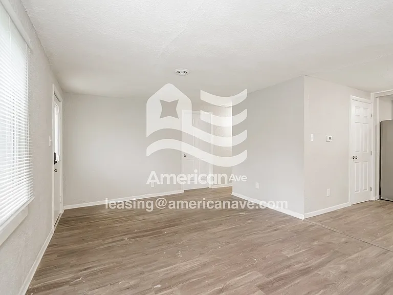 896505_004_living_room_12712724.jpg