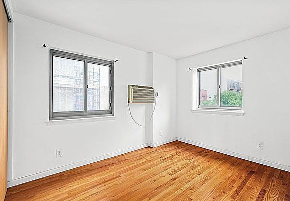 5th image of 184 Thompson St APT 3M