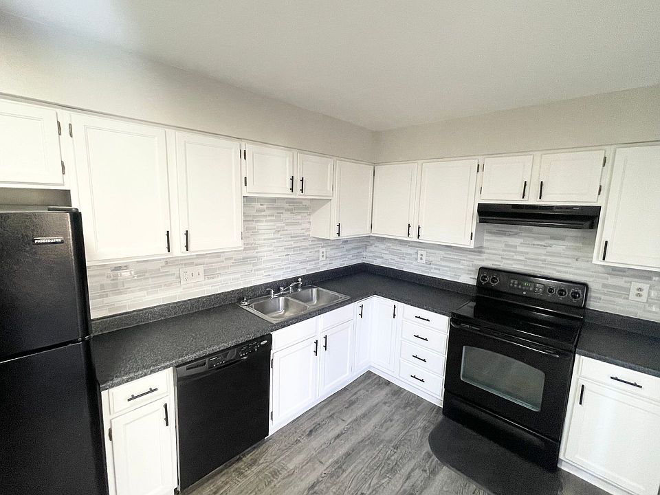 1st image of 435 W Van Buren St APT A