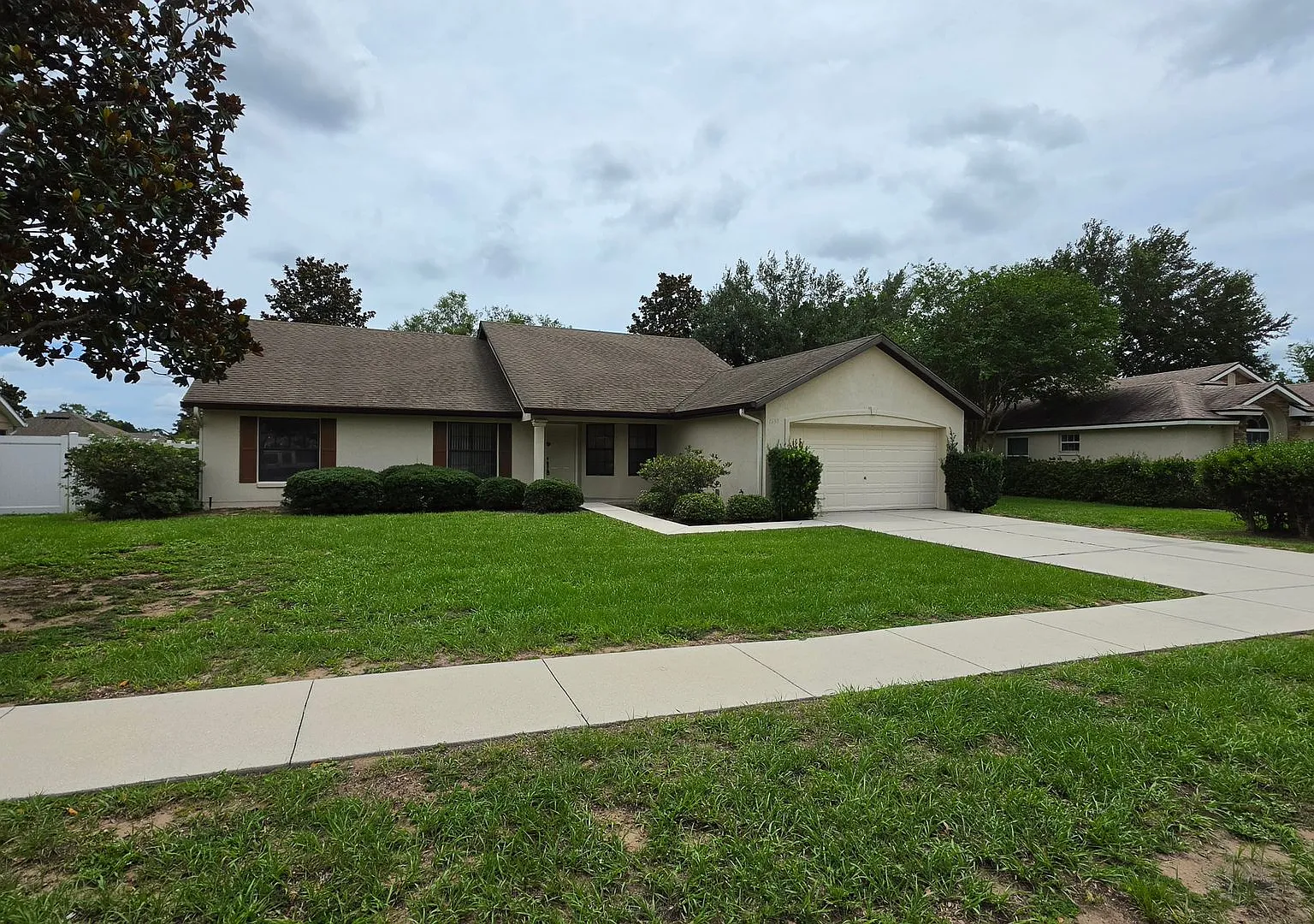 Spacious 4 Bdrm / 2 BA with 2 car garage — Photo 1