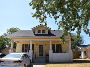 404 S 9th St, Clinton, OK 73601