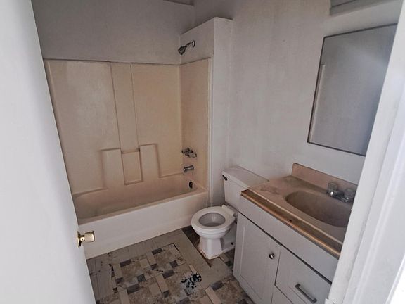 5th image of 623 NE Davis St #4