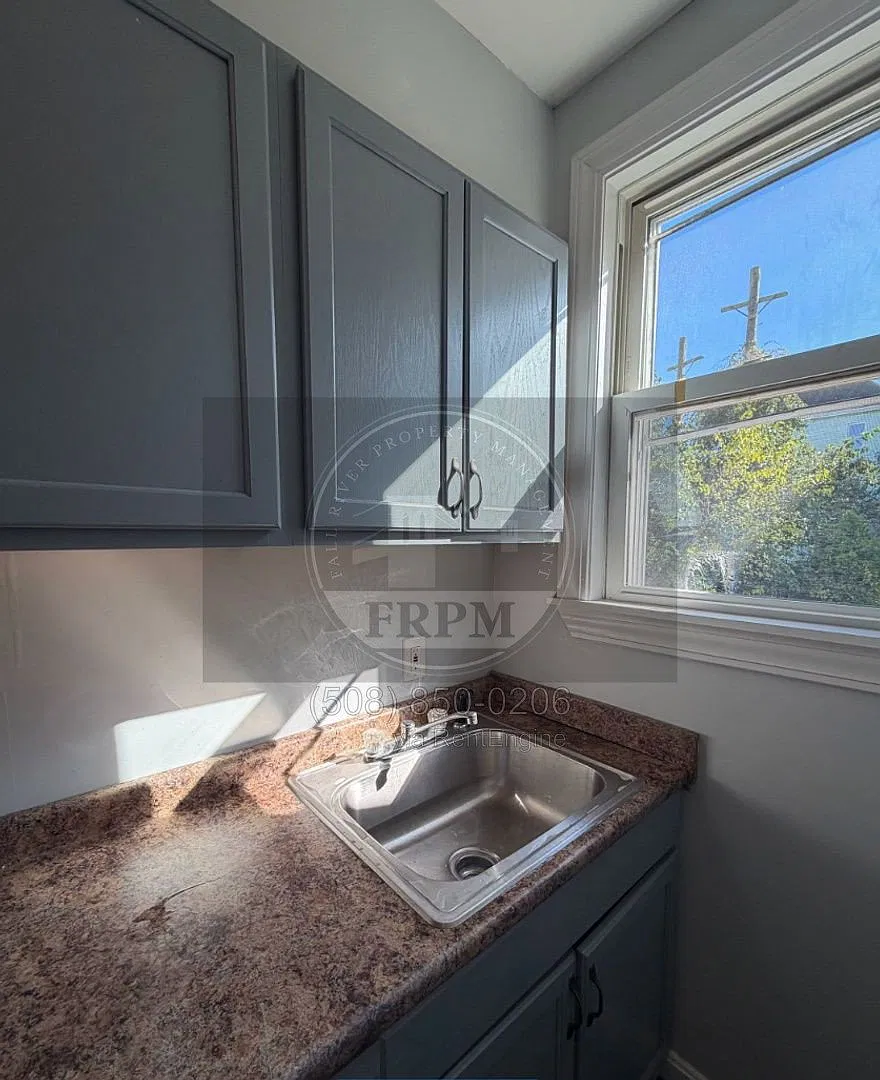 3 bed, 1.0 bath, $1,600 — Photo 4